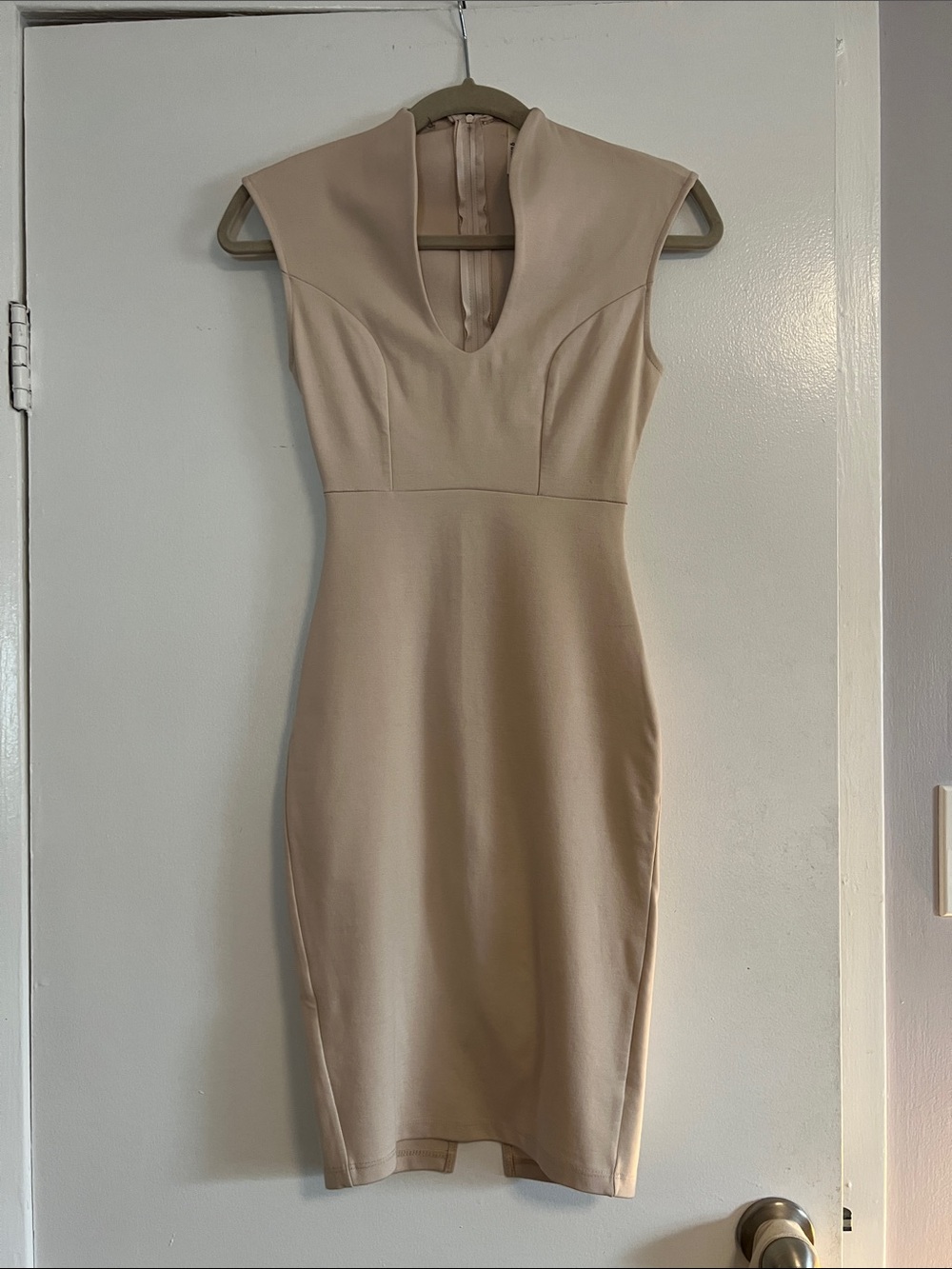 Cap-Sleeve V-Neck Body con Mini Dress in Light Beige